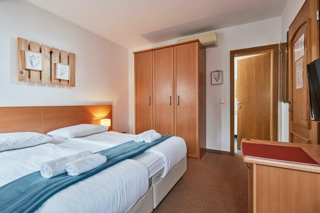 Rooms & Restaurant Ostarija Доленьске-Топлице Экстерьер фото