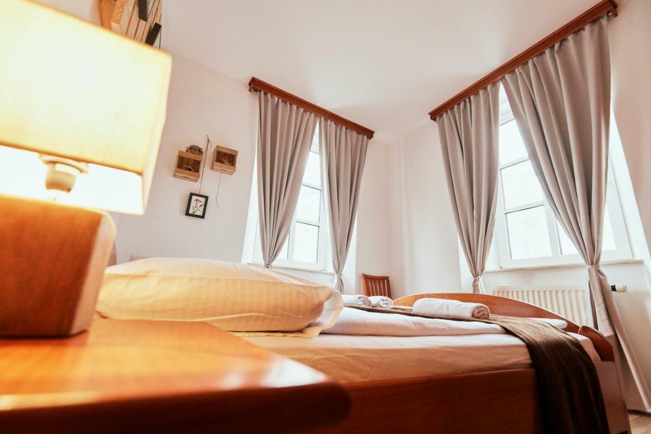 Rooms & Restaurant Ostarija Доленьске-Топлице Экстерьер фото