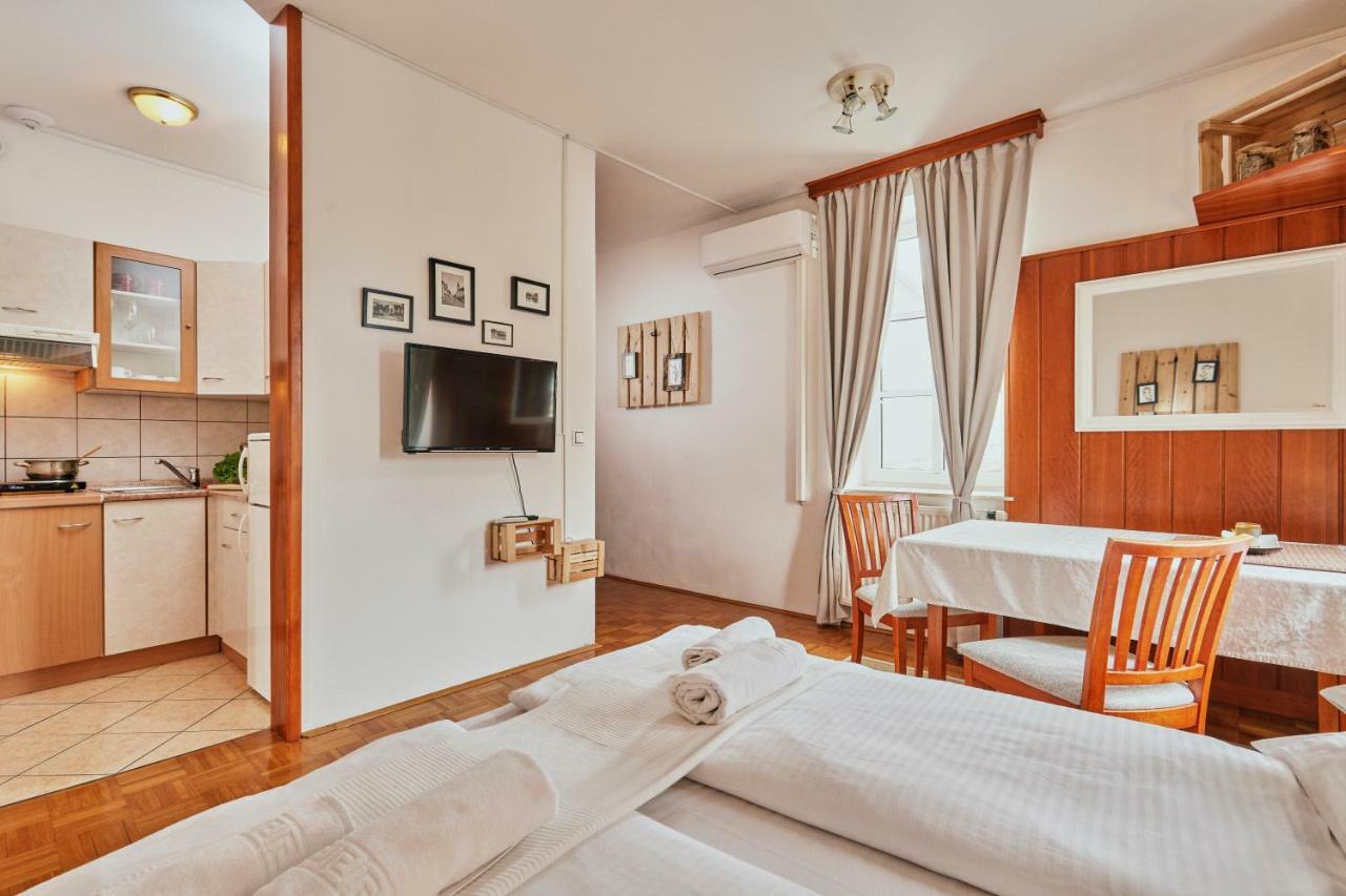 Rooms & Restaurant Ostarija Доленьске-Топлице Экстерьер фото