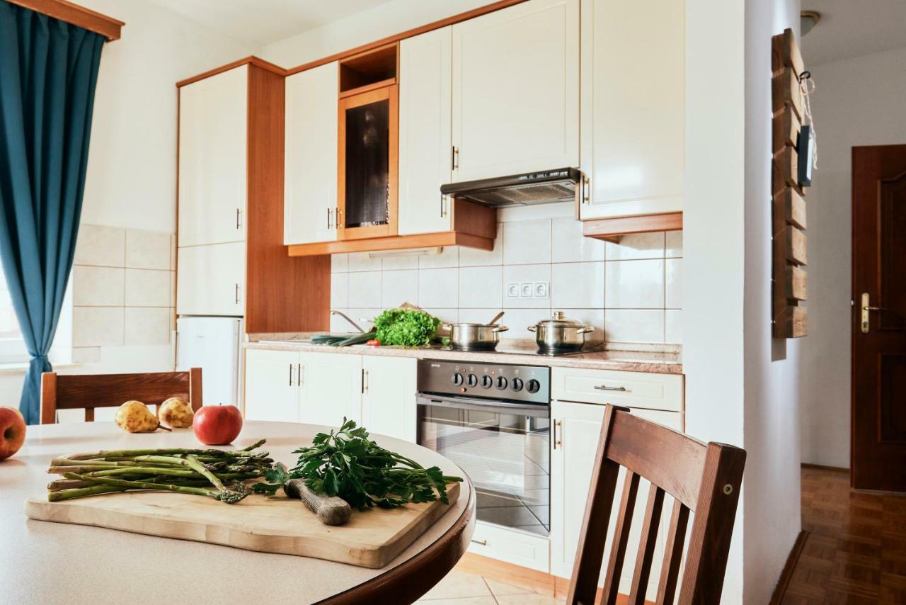 Rooms & Restaurant Ostarija Доленьске-Топлице Экстерьер фото