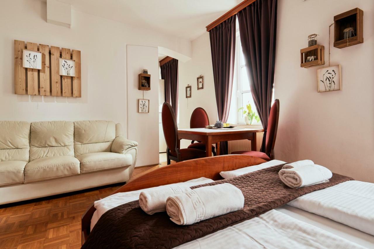 Rooms & Restaurant Ostarija Доленьске-Топлице Экстерьер фото